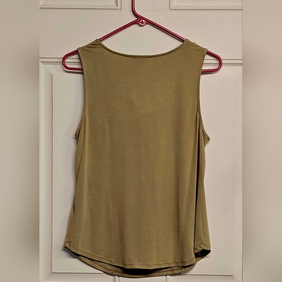 Women's Size Medium Tahari Sleeveless Tan Scoop Neck Business/Casual BNWOT Top!✨ - Picture 9 of 10